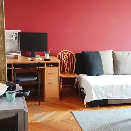 아파트 Mansard Crimson Rhapsody