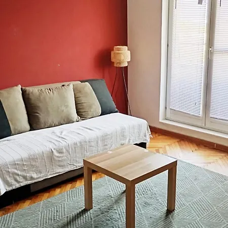 Mansard Crimson Rhapsody Belgrado